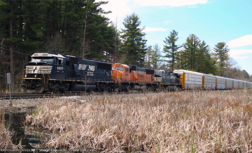 B&E Train Switches Auto Racks on the Old B&M